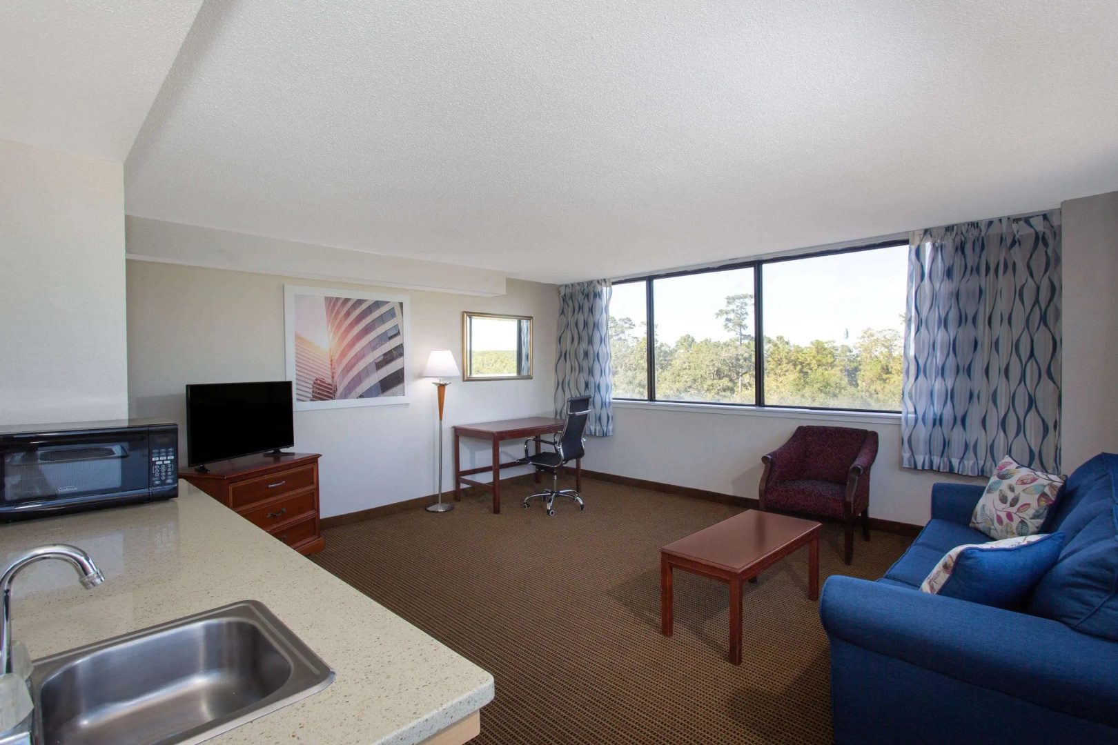 Days Inn & Suites by Wyndham Tallahassee Conf Center I-10