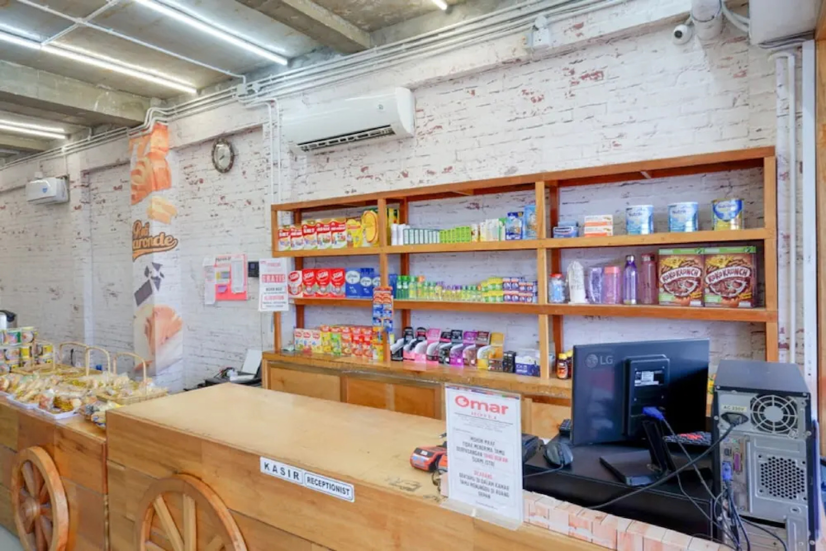 Omar Hotel by Reddoorz