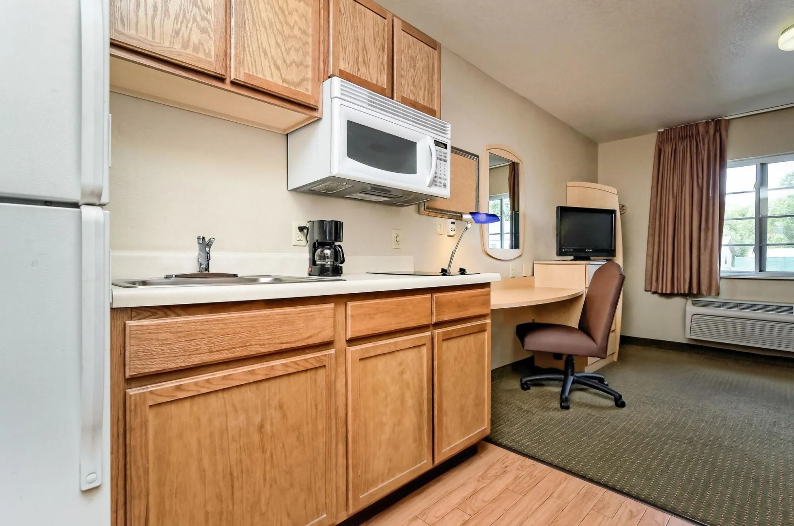 HomeTowne Studios & Suites by Red Roof Bentonville