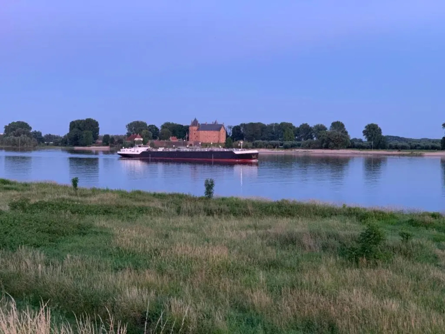 Gorinchem, spacious house, terrace at the water