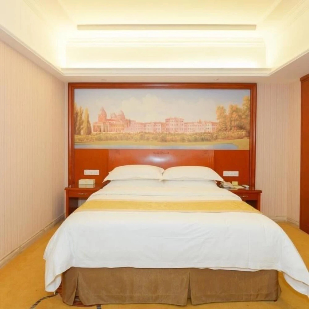 Vienna Hotel Guigang Central Square