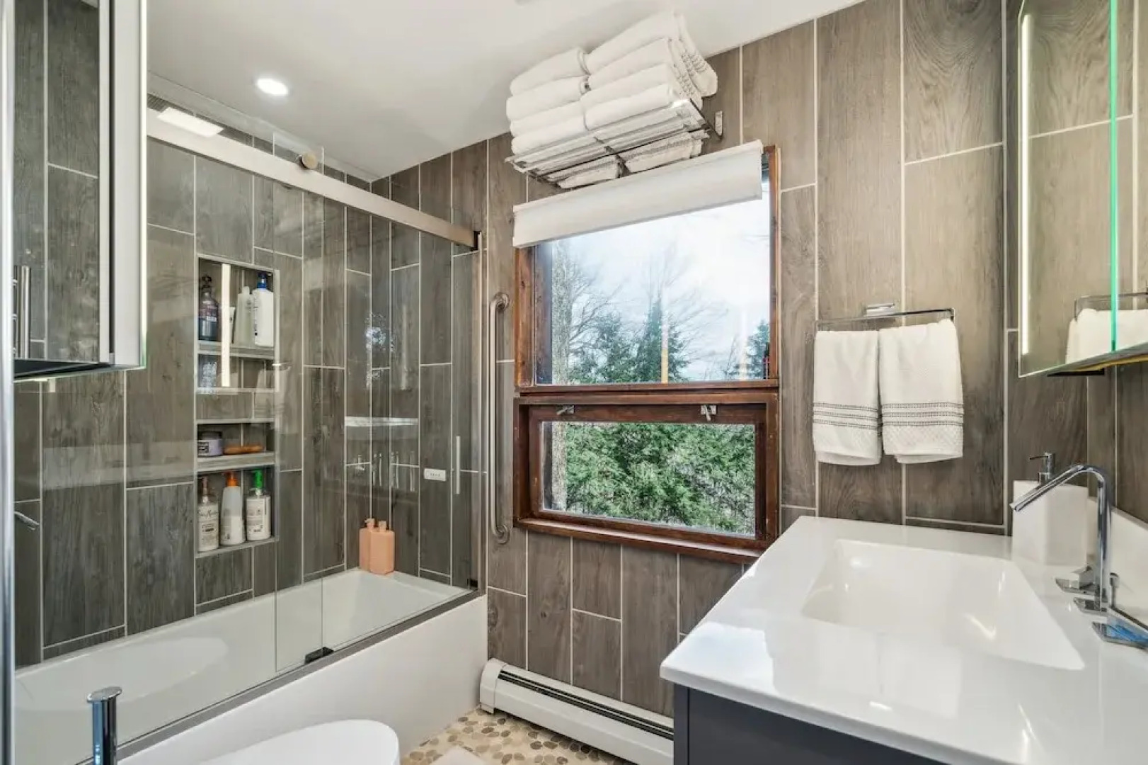 Serene Architect-designed Vermont Chalet 4 Bedroom Home