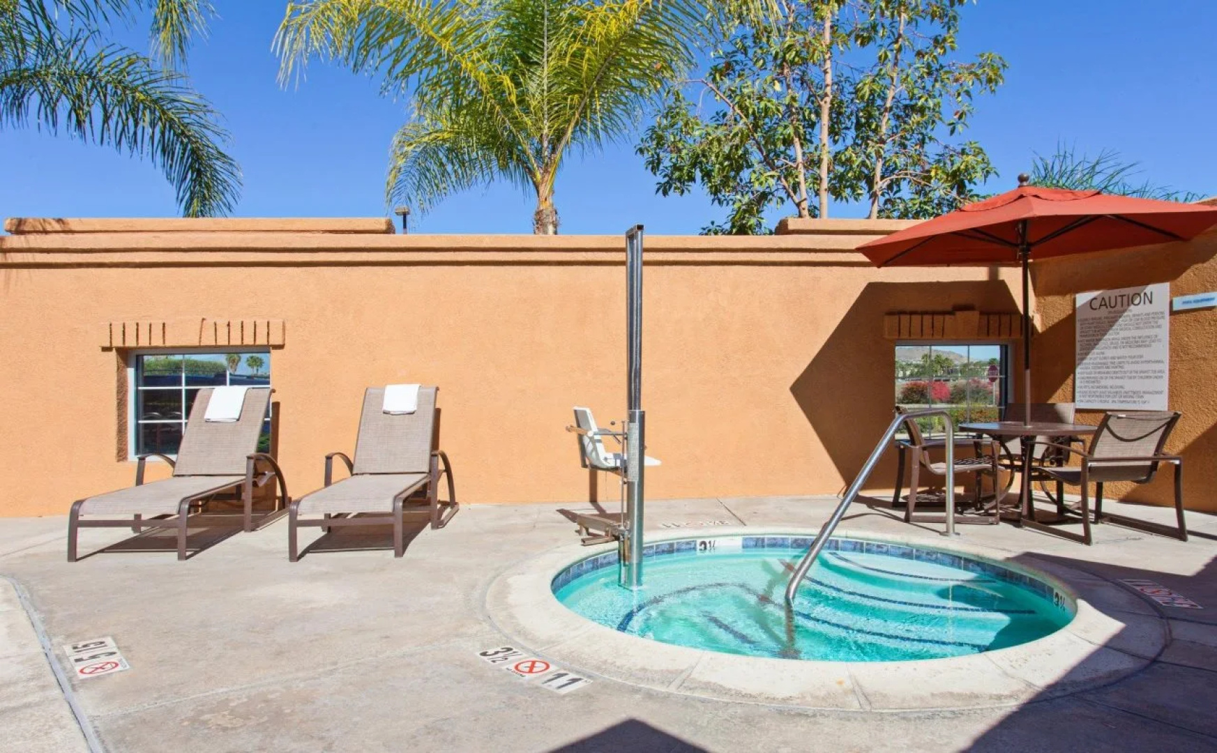Holiday Inn Express & Suites Corona by IHG