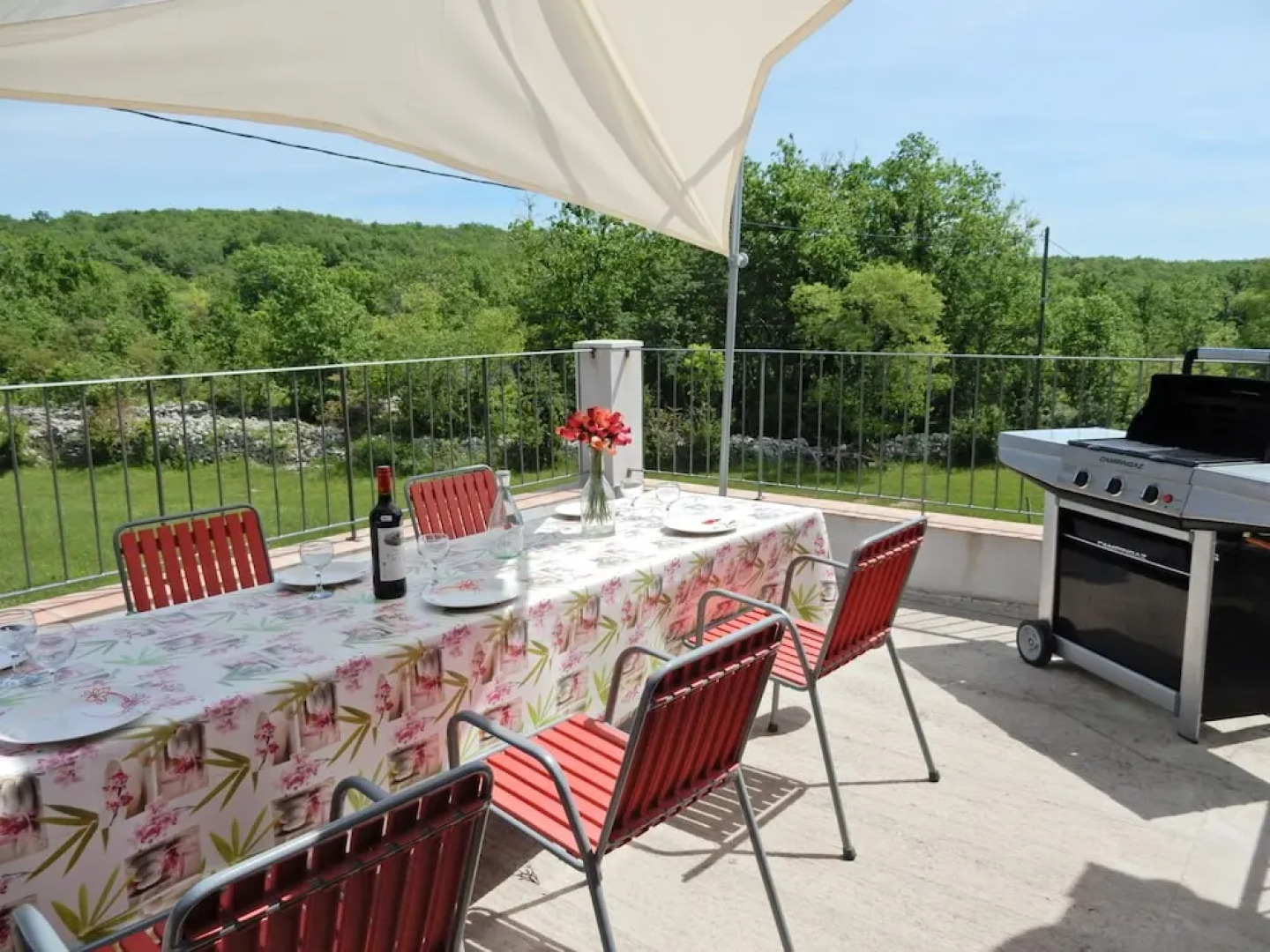 Vintage Holiday Home in Lanas With Swimming Pool