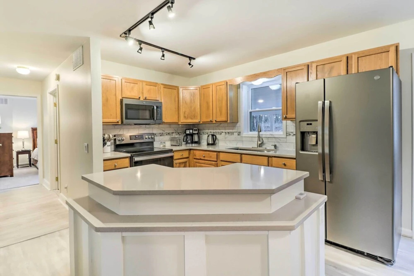 Blakeslee Home w/ Private Hot Tub, 5 Mi to Skiing!