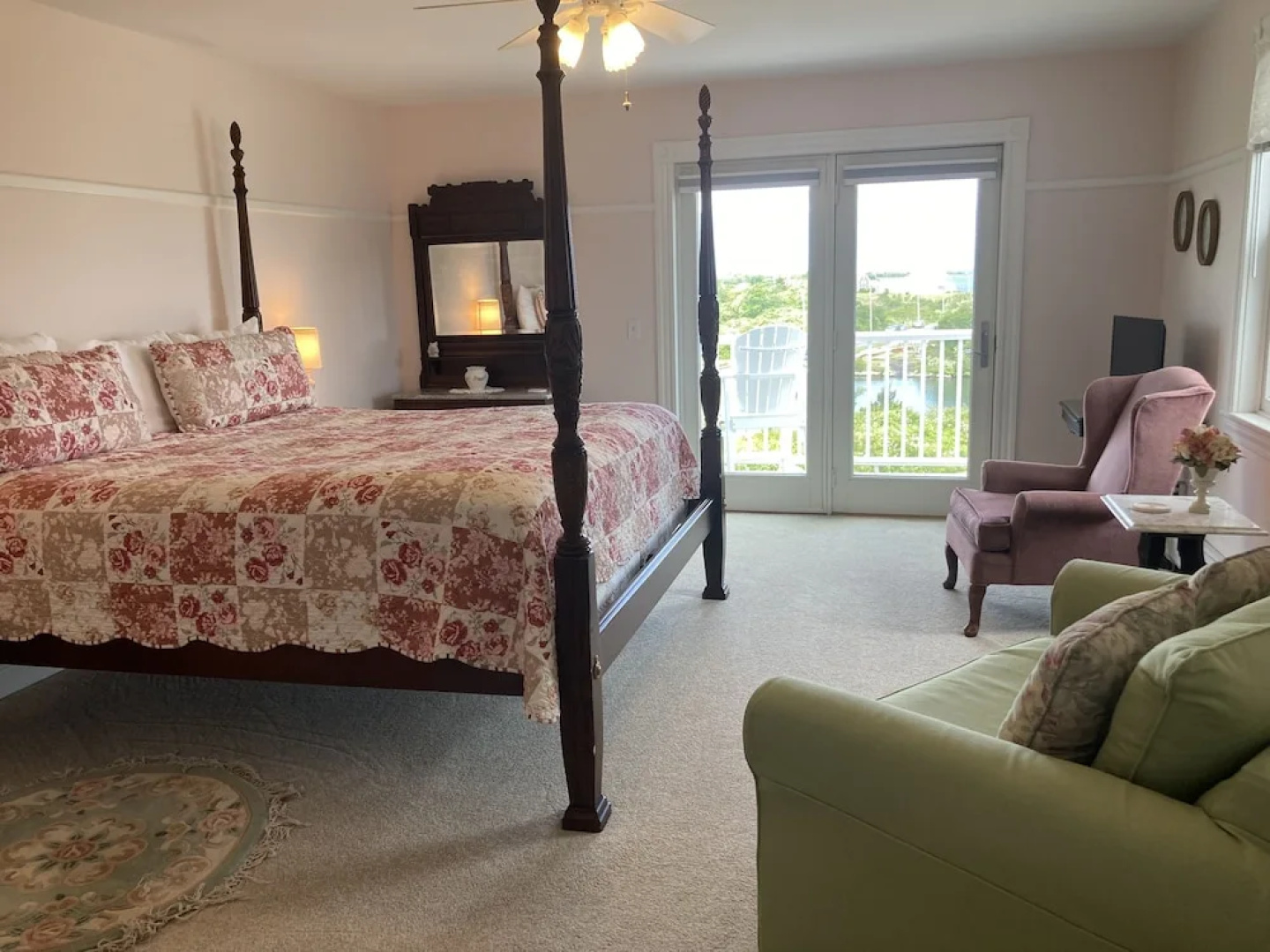Payne's Harbor View Inn