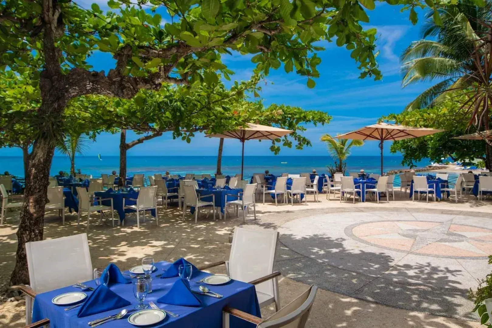 Staffed Round Hill Membership Van/driver 5 Bedroom Villa