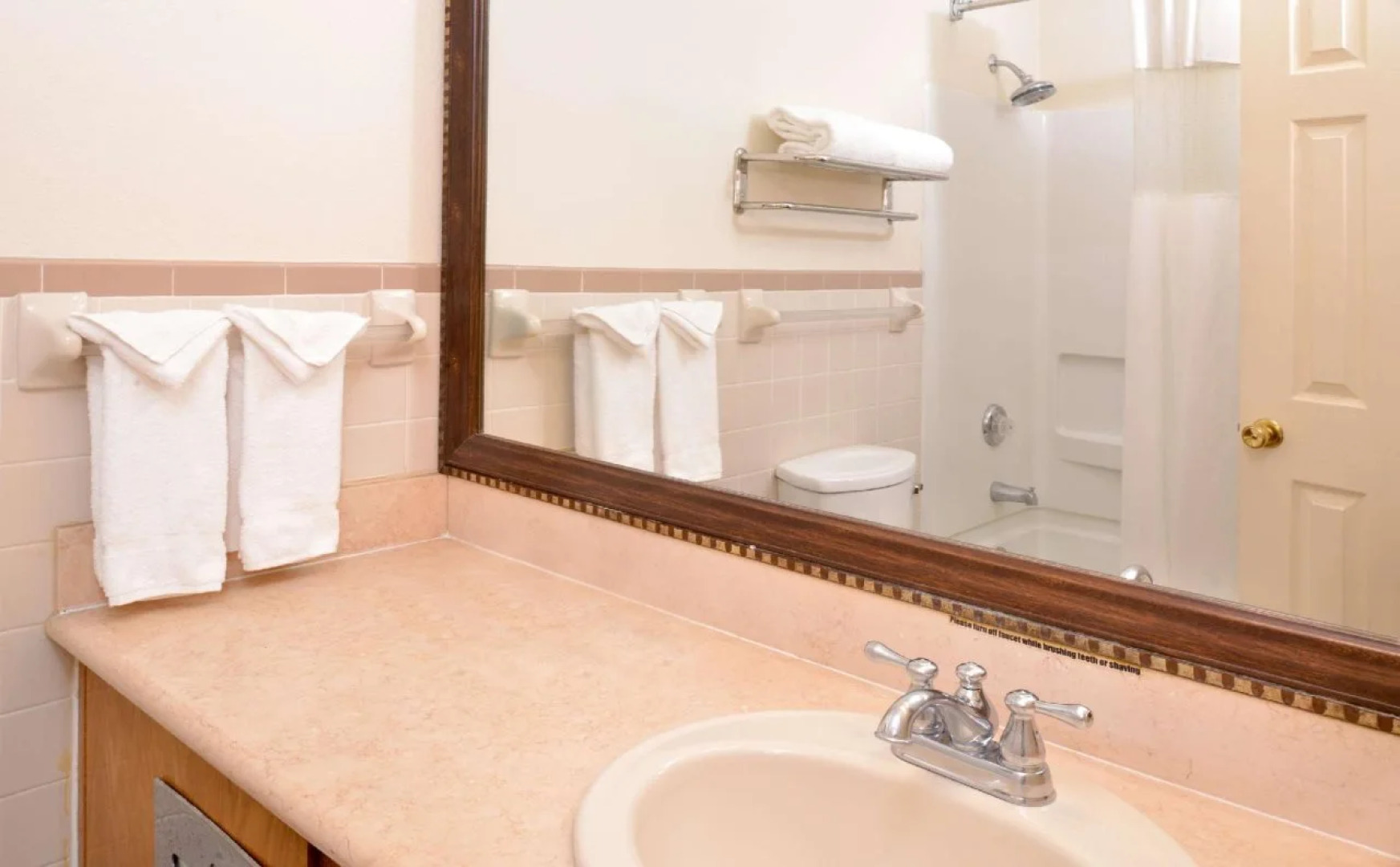 Red Lion Inn & Suites Cathedral City