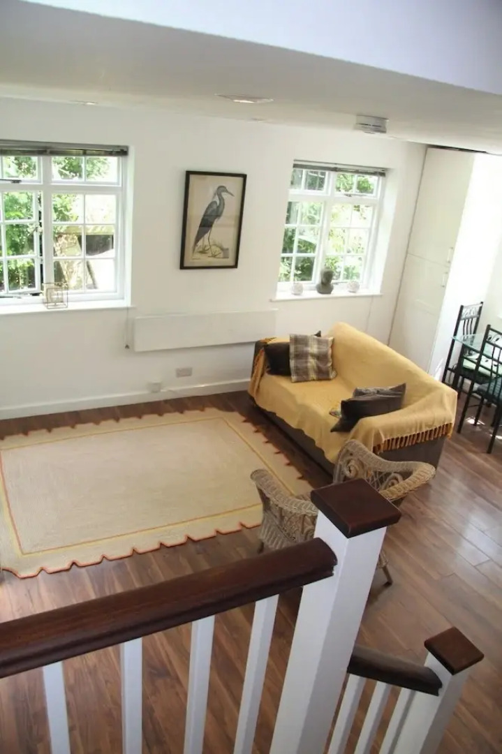 Woodlands Cozy Cottage in Gerrards Cross, Sleeps 2
