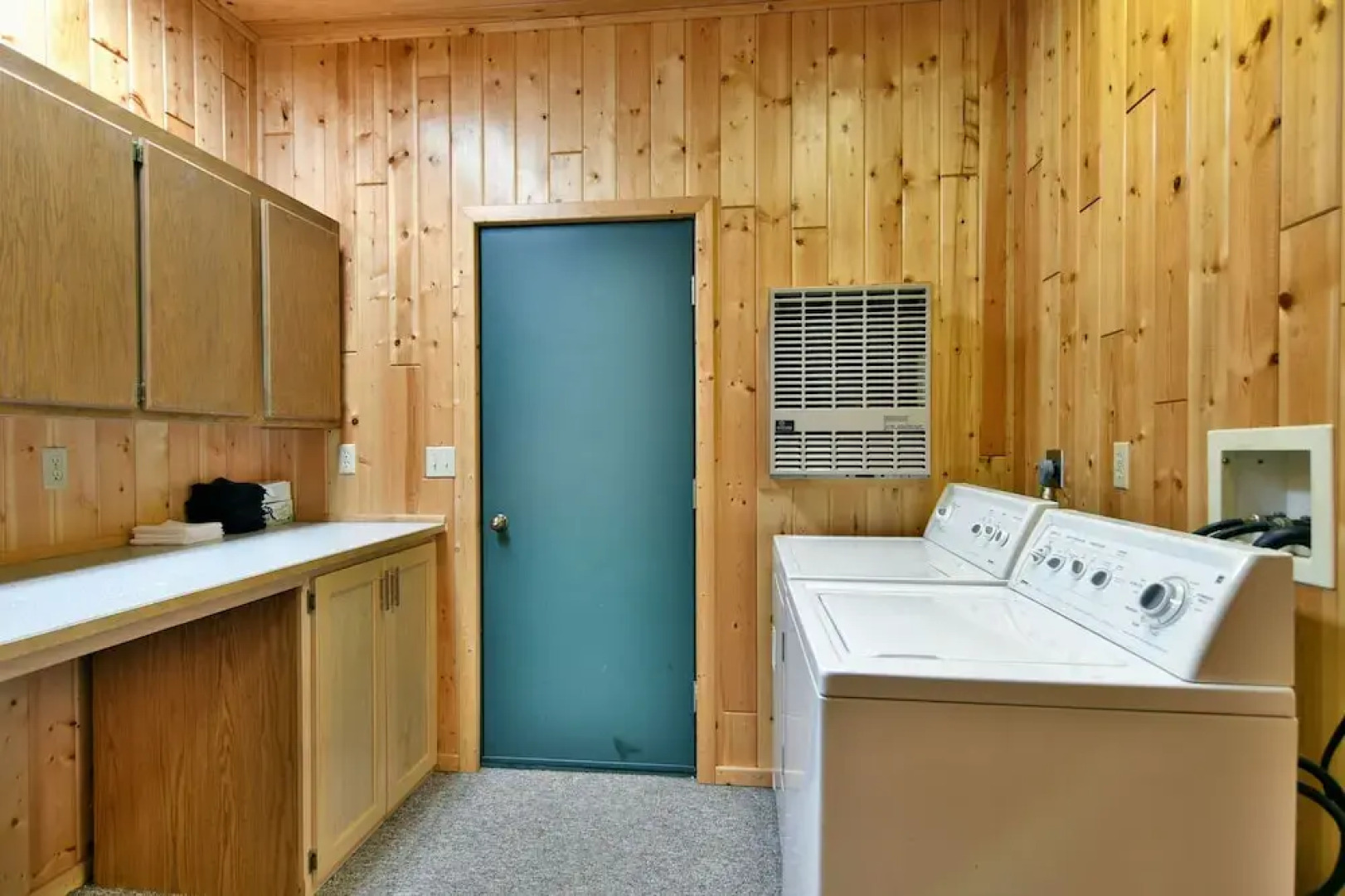 Cheif Lake Lodge 4 Bedroom Home by RedAwning