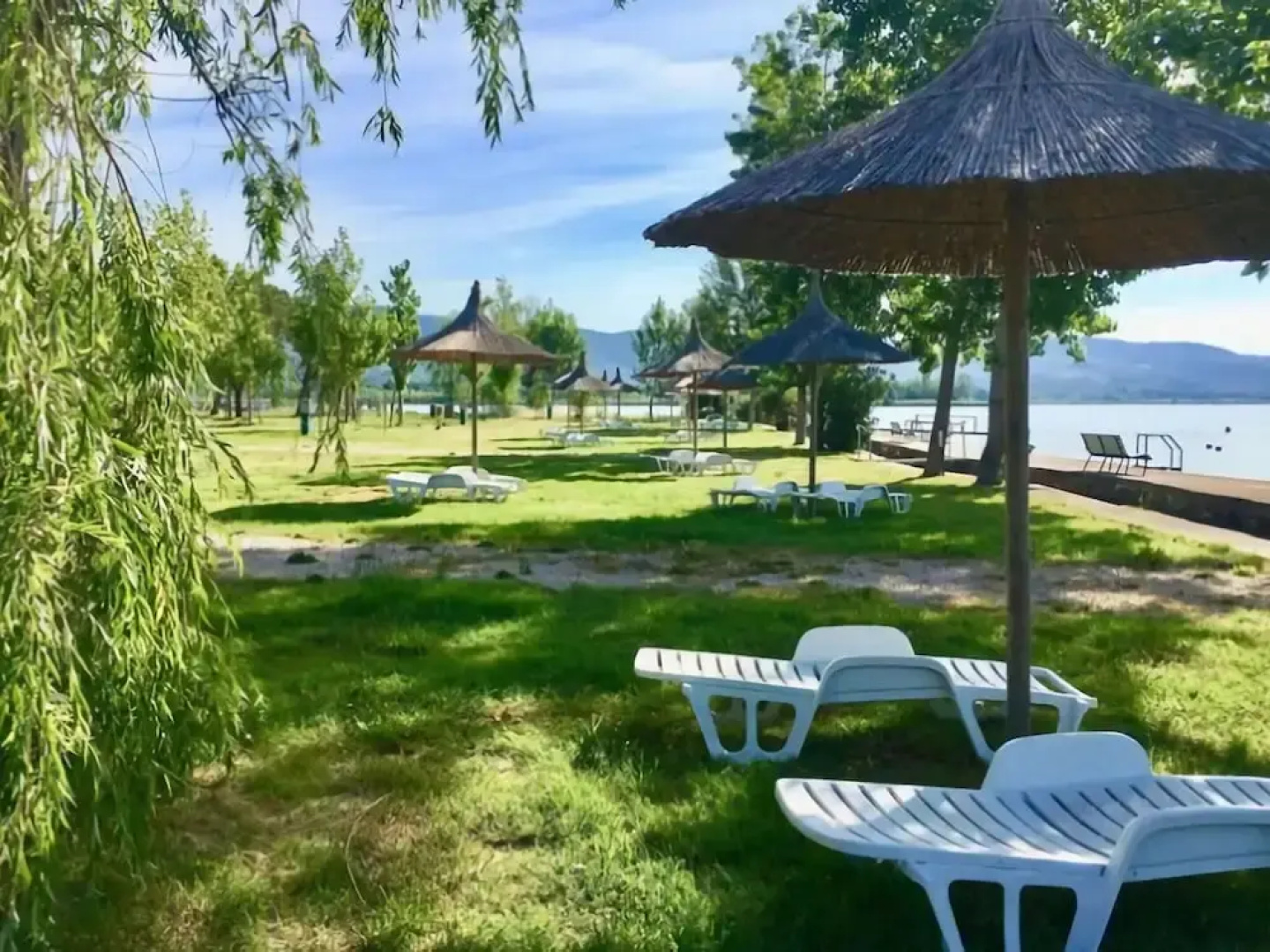 Well-kept Chalet With Covered Veranda on Lake Trasimeno
