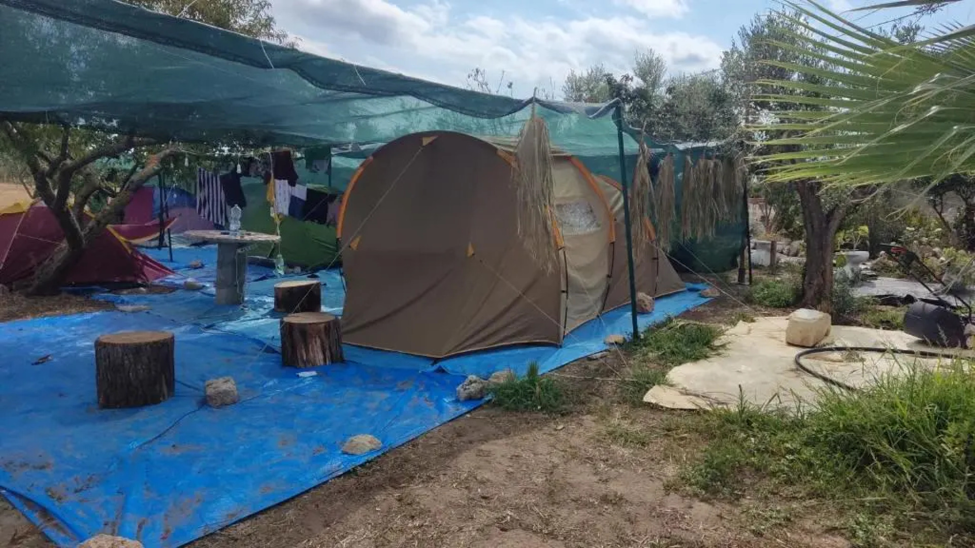 Aree tende presso la casa in campagna di Ottavia