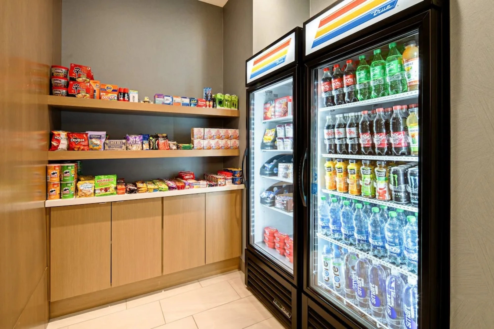 Holiday Inn Express & Suites Palm Desert - Millennium