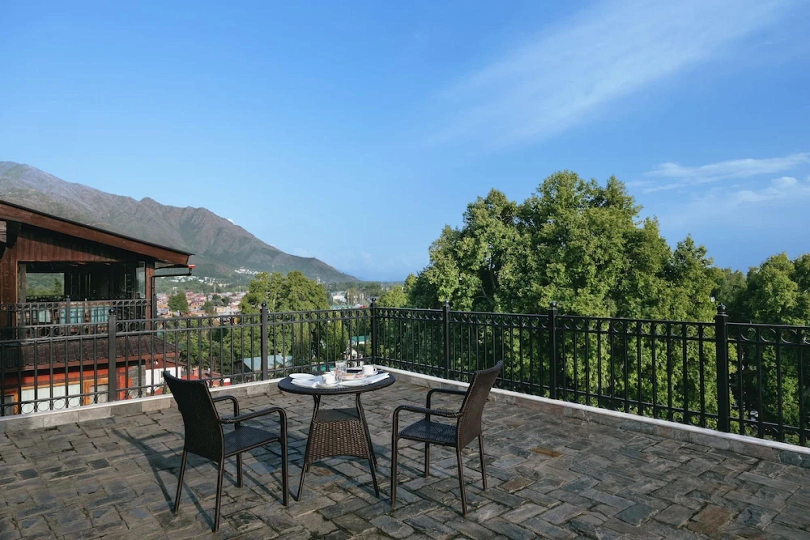 Golden Tulip Srinagar