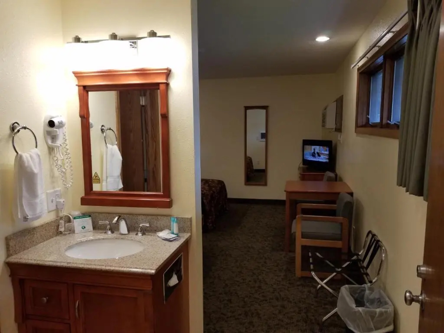 Black Hawk Motel and Suites