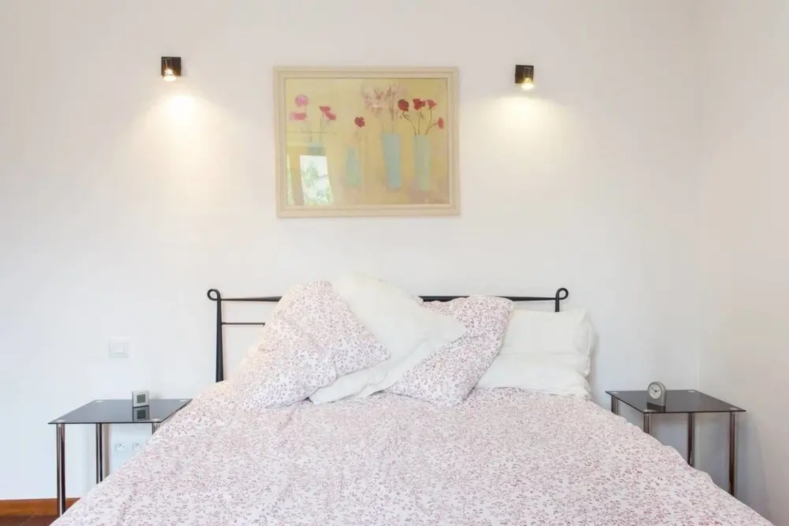 Hirondelle in Charming Village