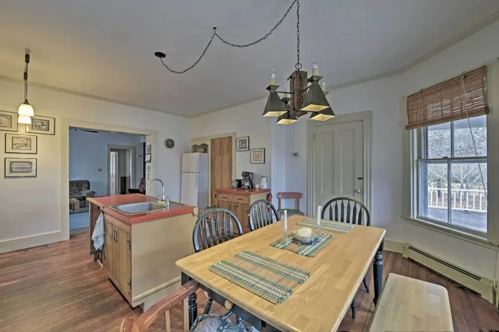 Easy Access to Beaches: Vineyard Haven House