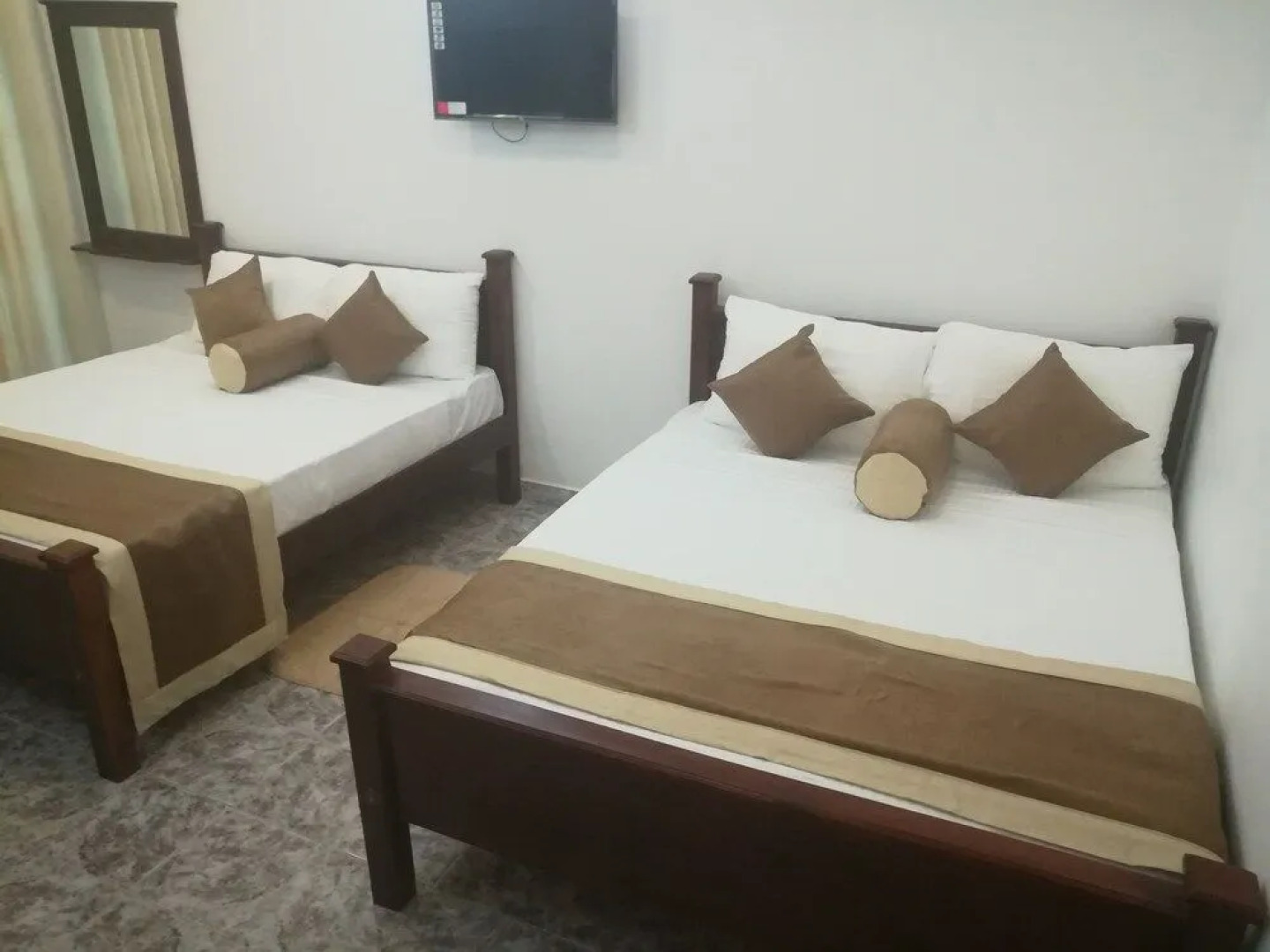 City Royal White Tourist Rest