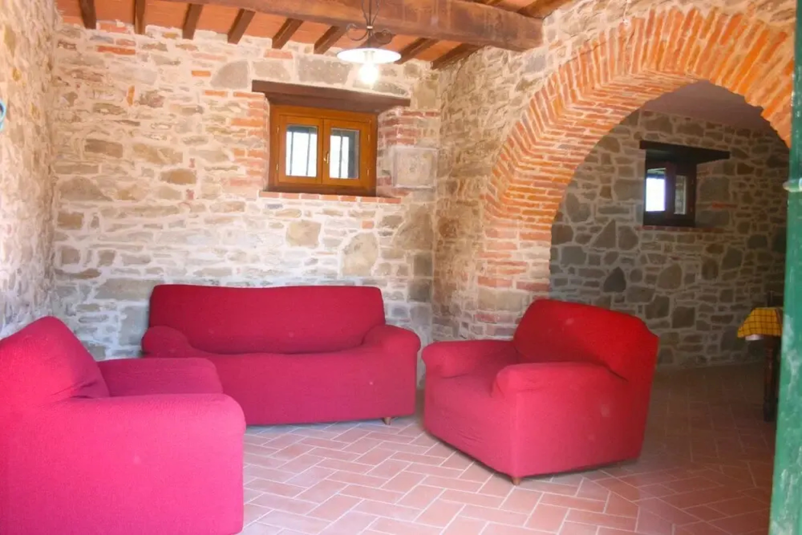 Wonderful private villa with WIFI, private pool, TV, pets allowed and parking, close to Arezzo