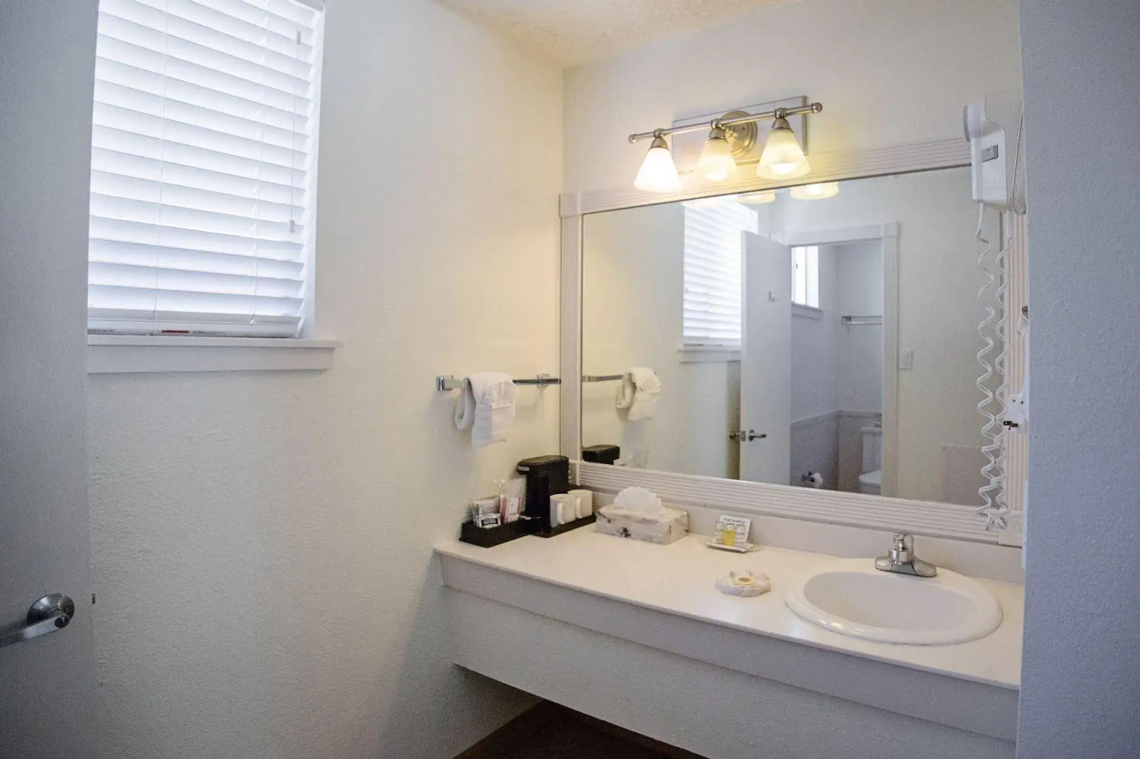 Twin Peaks Lodge & Hot Springs