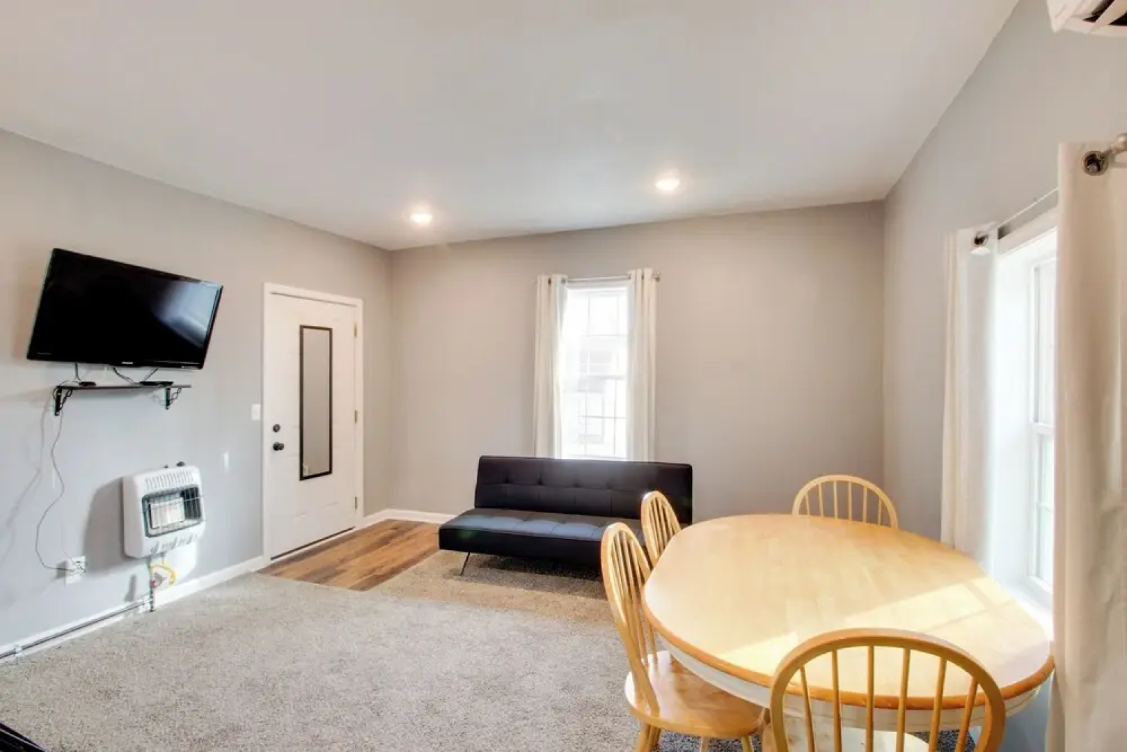 Cozy Missouri Escape w/ Balcony, Near Colleges!