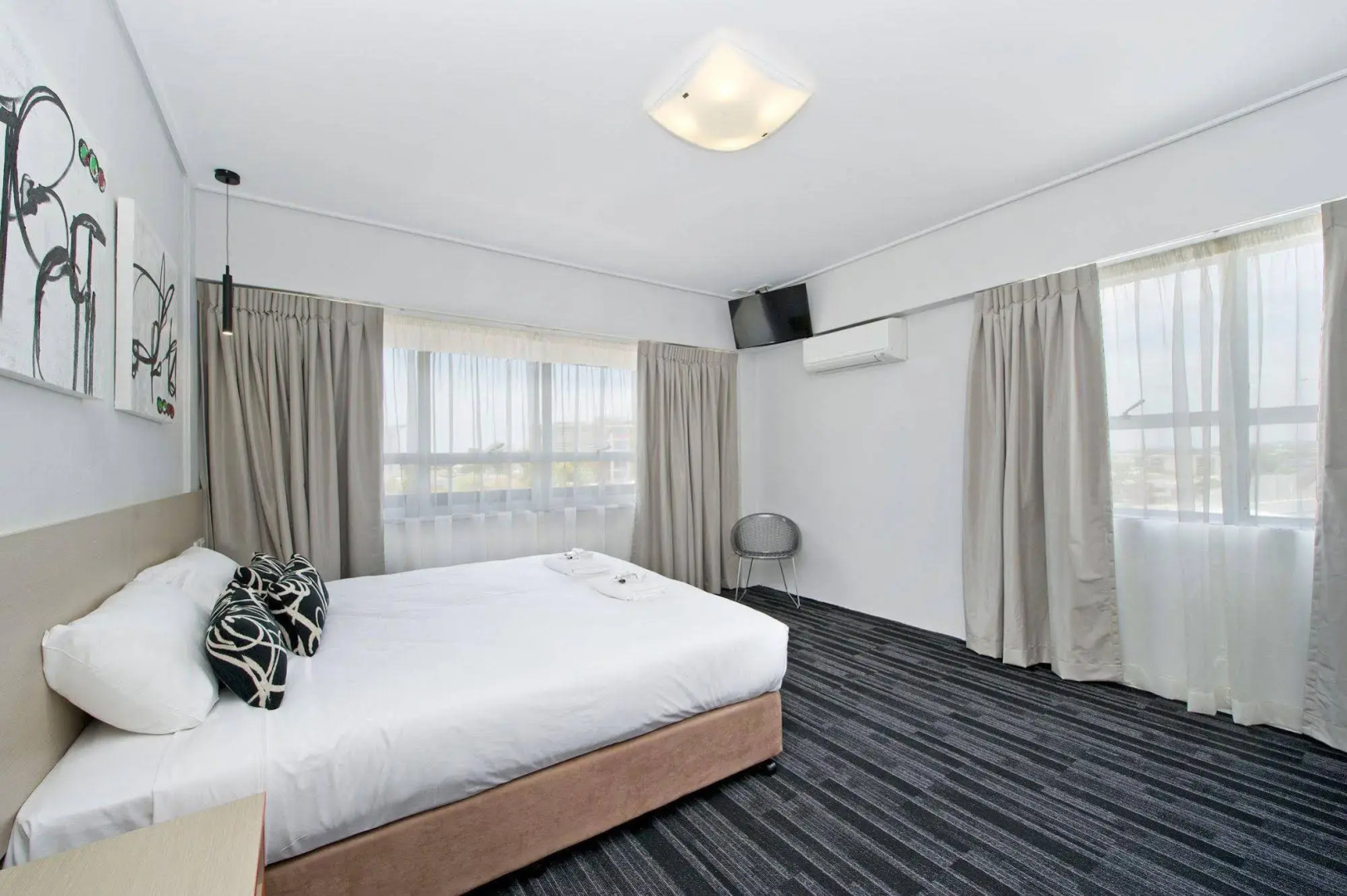 Nightcap at Prince of Wales Hotel