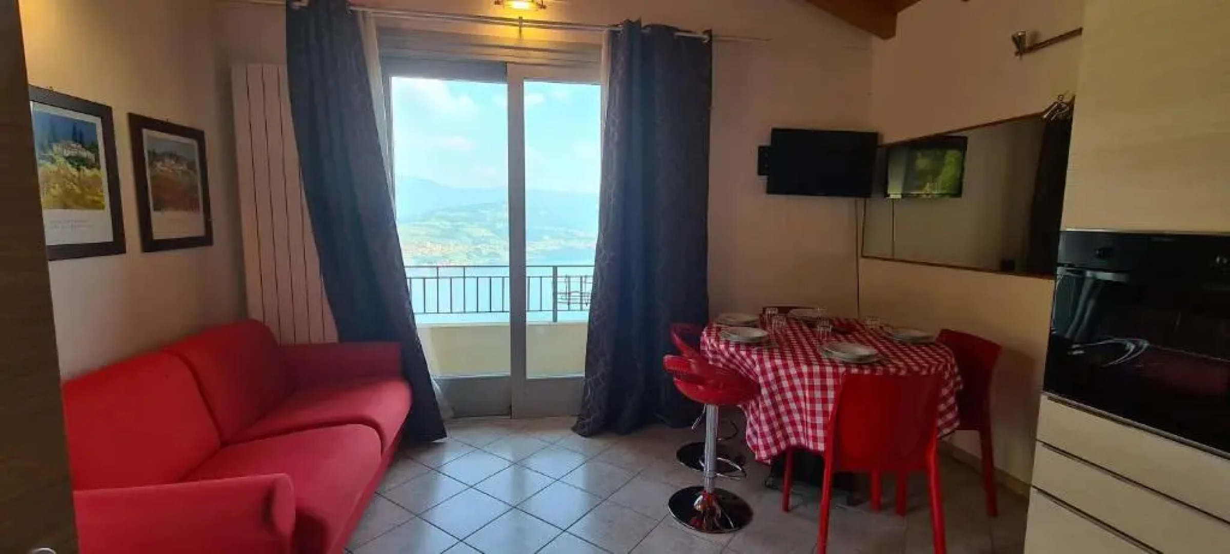 Residence Sirene alloggio Paola con vista lago e piscina comune