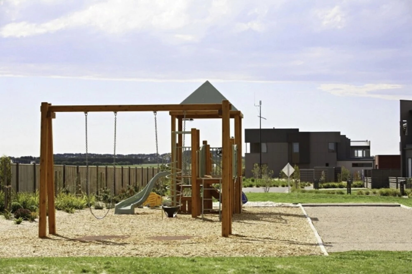 3 Bedroom Condo - Access to Pool Torquay