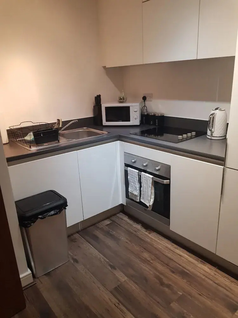 Brierley Hill - Apartment - Sleeps 2 - Parking