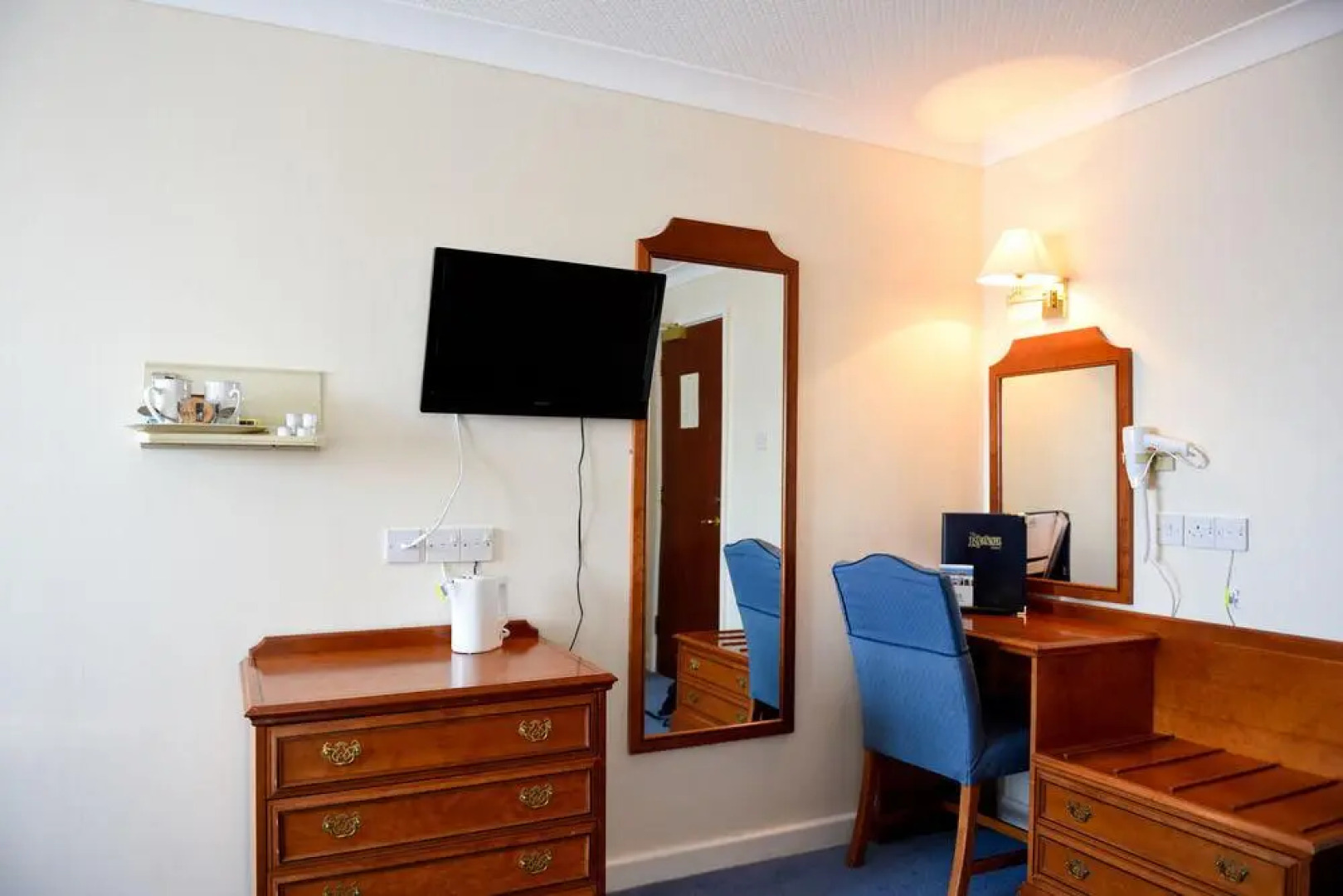 Riviera Hotel & Holiday Apartments