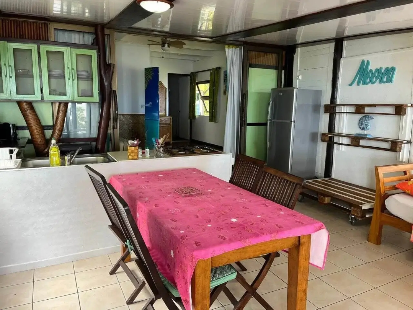 Linareva Moorea Beach Resort