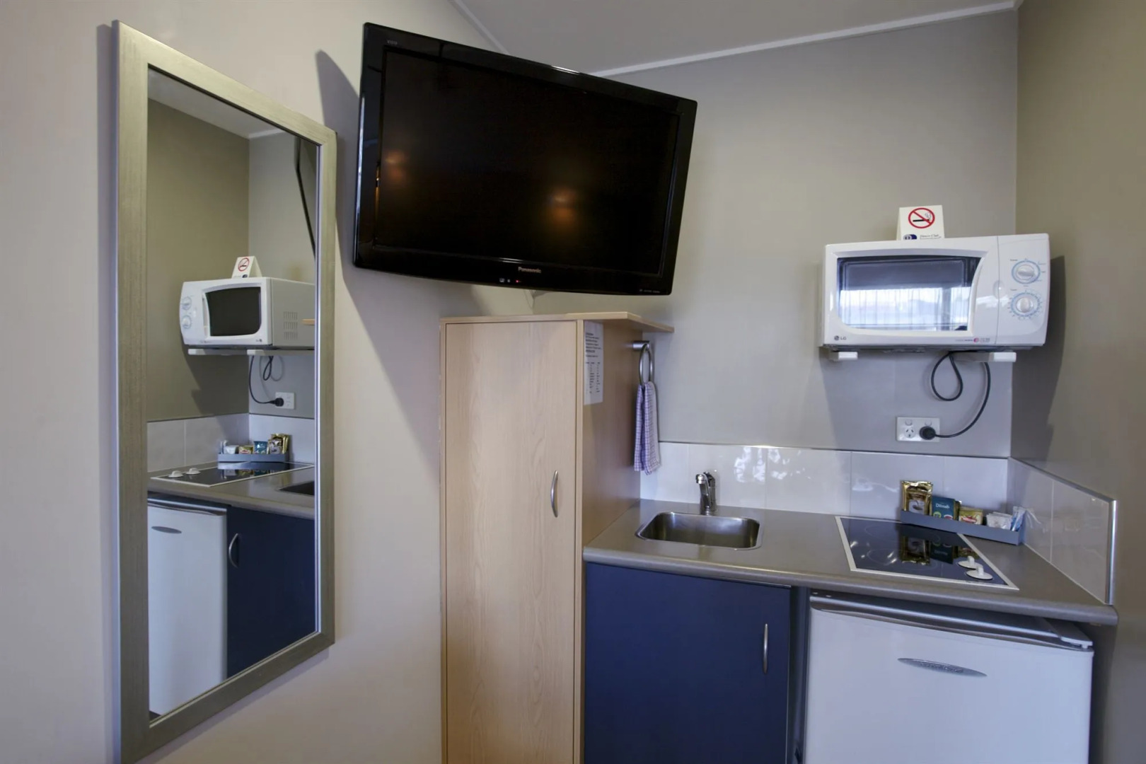 Landmark Manor Motel