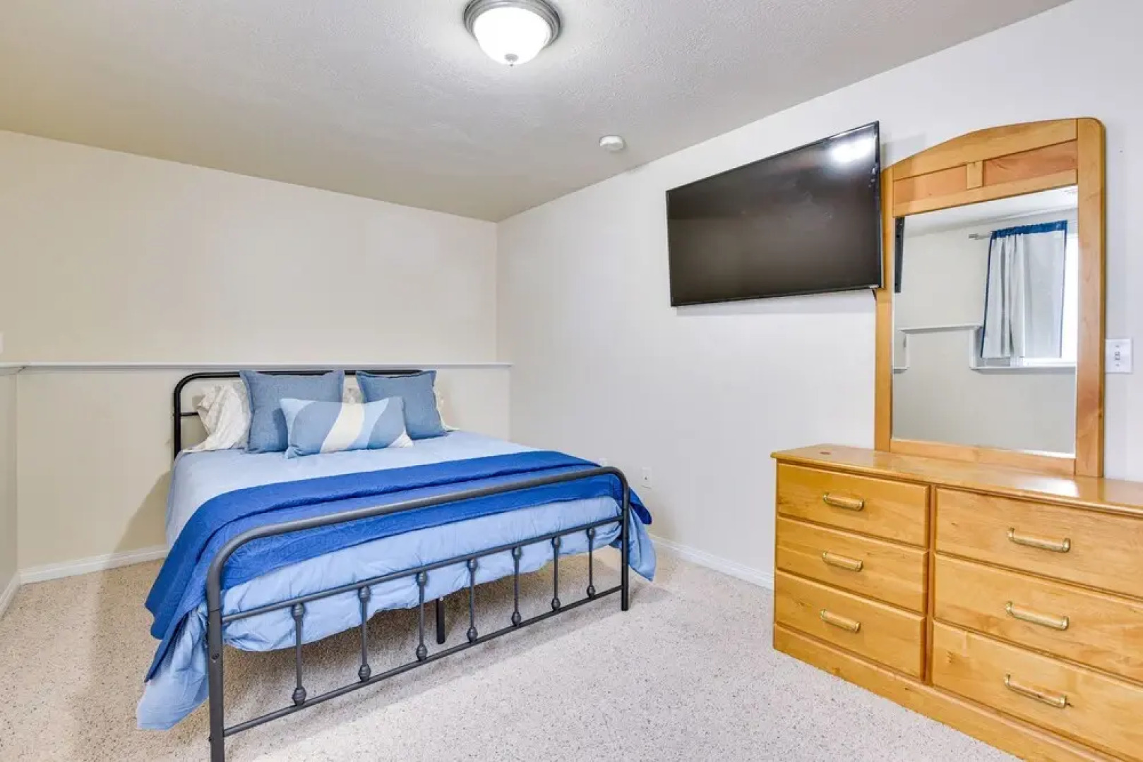 Layton Home w/ Pool + Hot Tub, 23 Mi to Snowbasin!