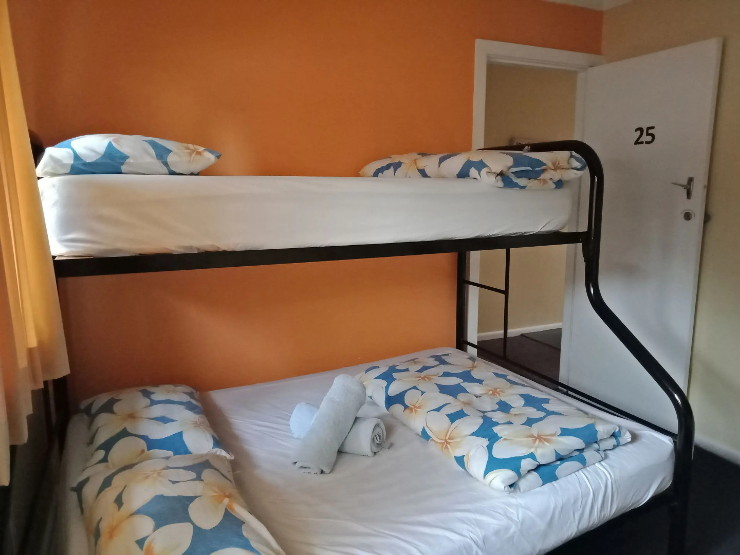Ozzie Pozzie Backpackers