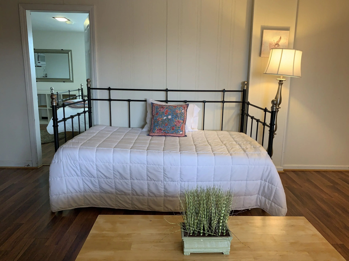 Vineyard Harbor Motel - Private Beach