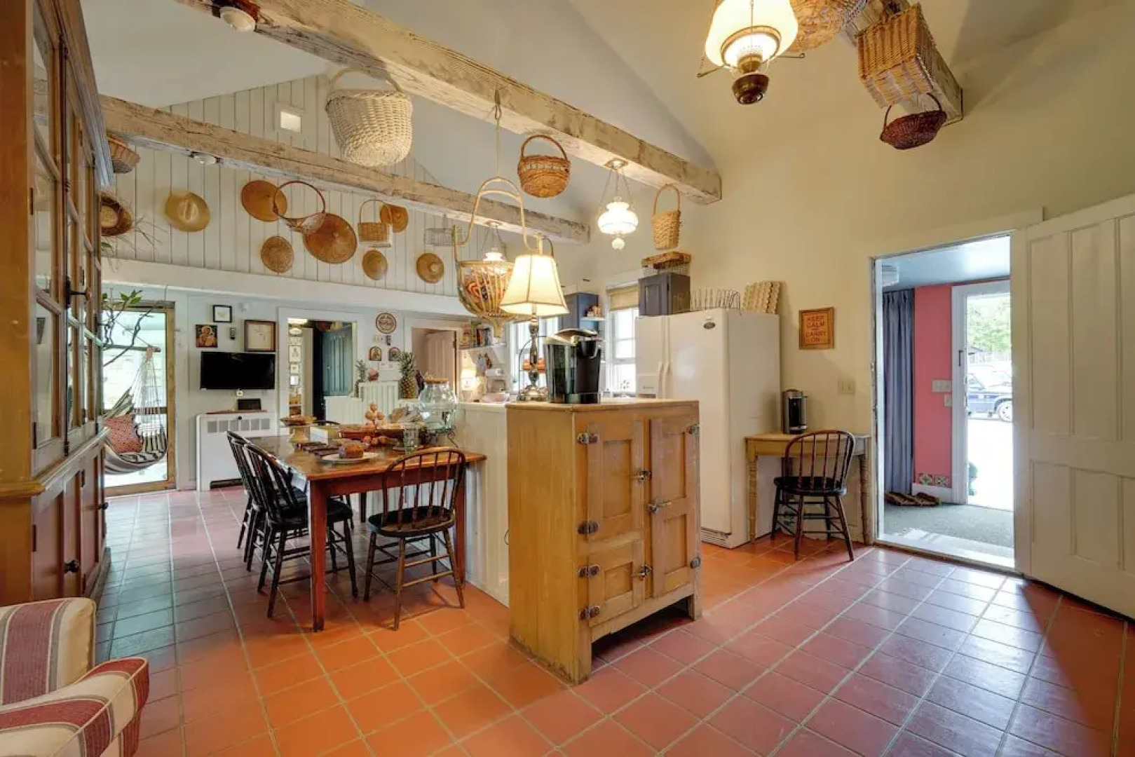 Gorgeous Victorian-style House w/ Hilltop Pool!