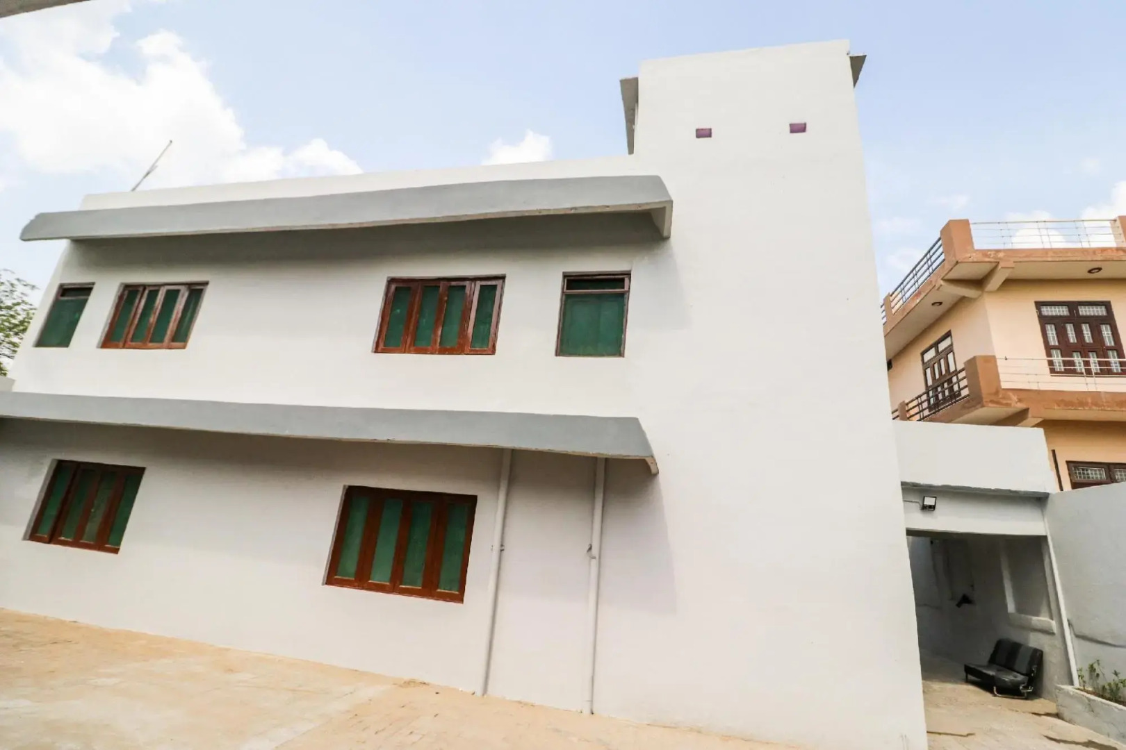 Hotel Luv Palace by OYO Rooms