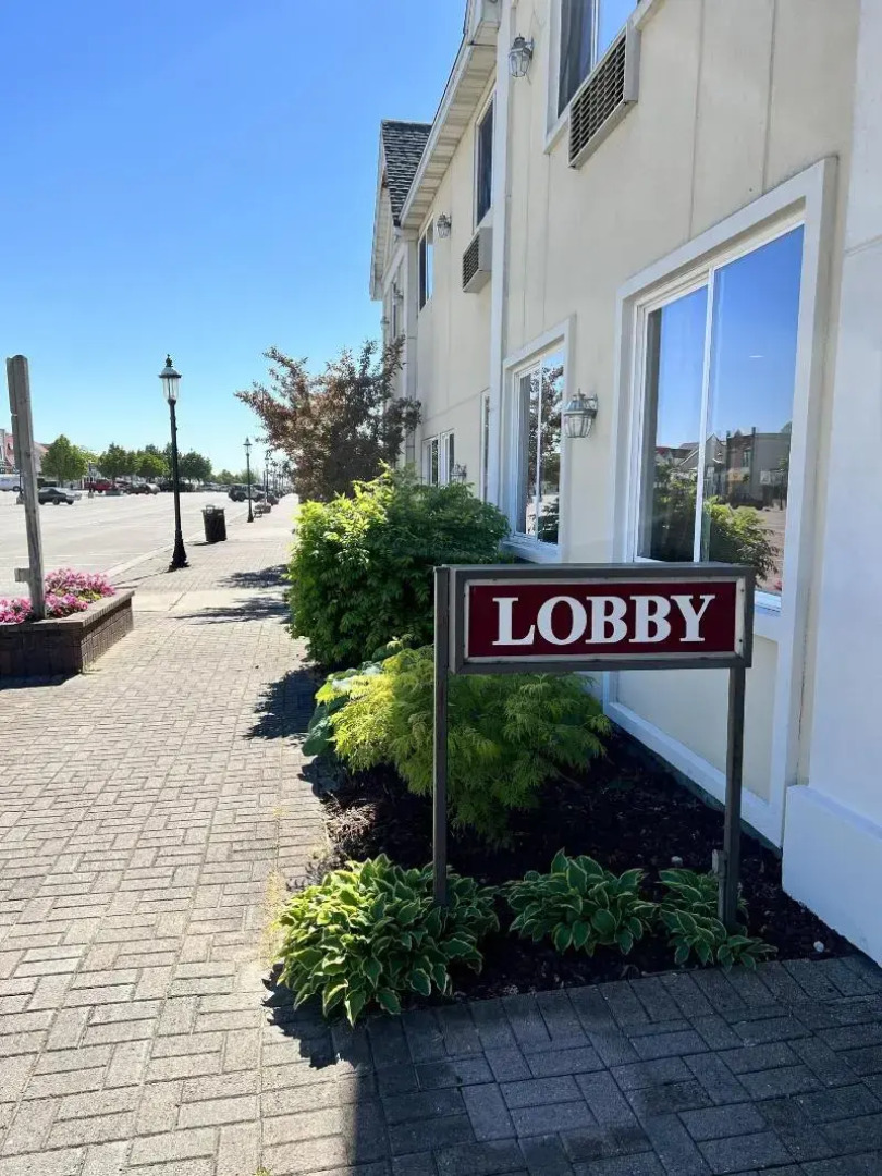 Court Plaza Inn & Suites