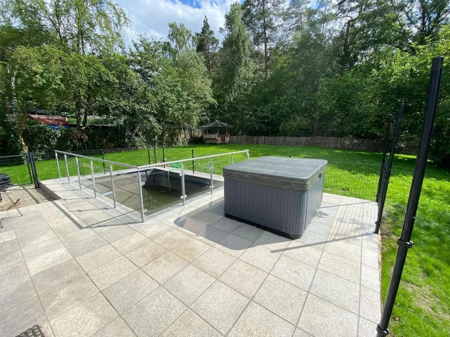 Spacious Chalet in Jalhay with Jacuzzi