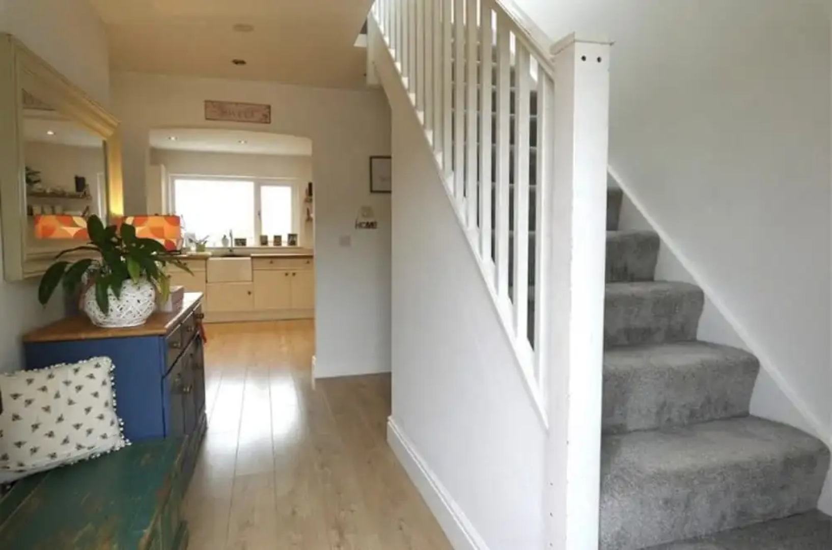 Beautiful 4-bed House With Countryside Views