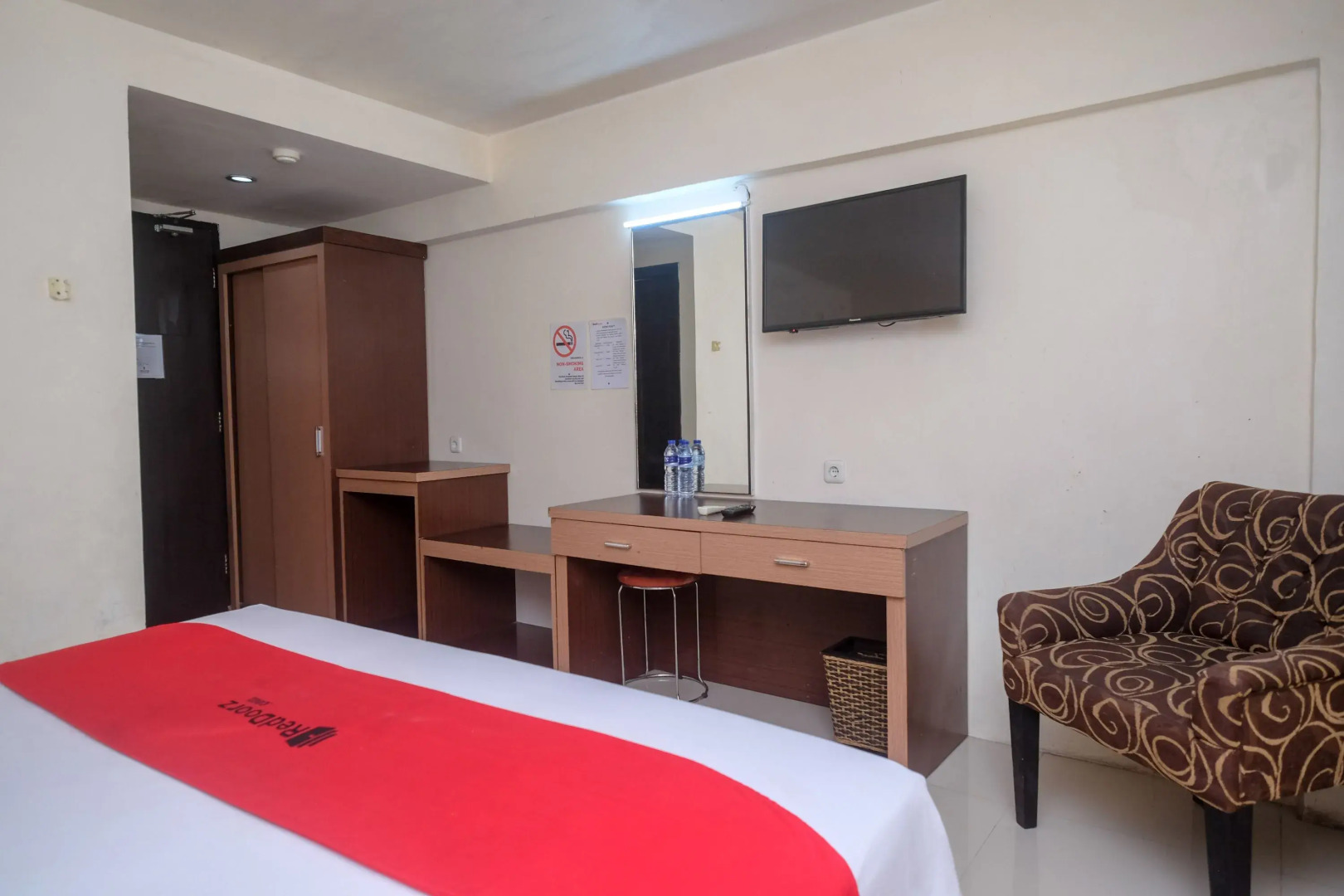 RedDoorz Plus @ Grand Populer Hotel