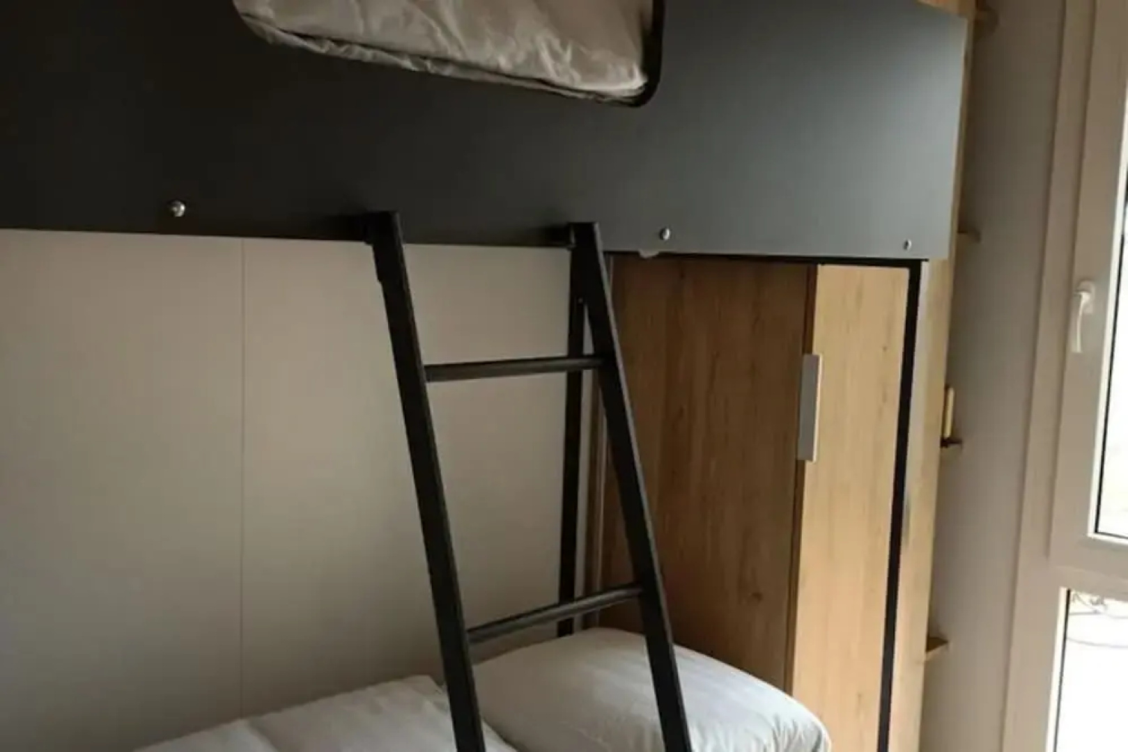 Tidy Chalet With Dishwasher, 9 km From Maastricht