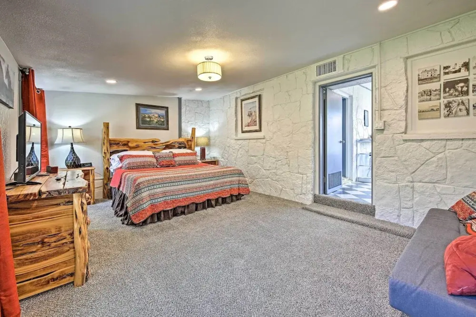 Retro Updated Blanco Abode - Steps to Main Street!