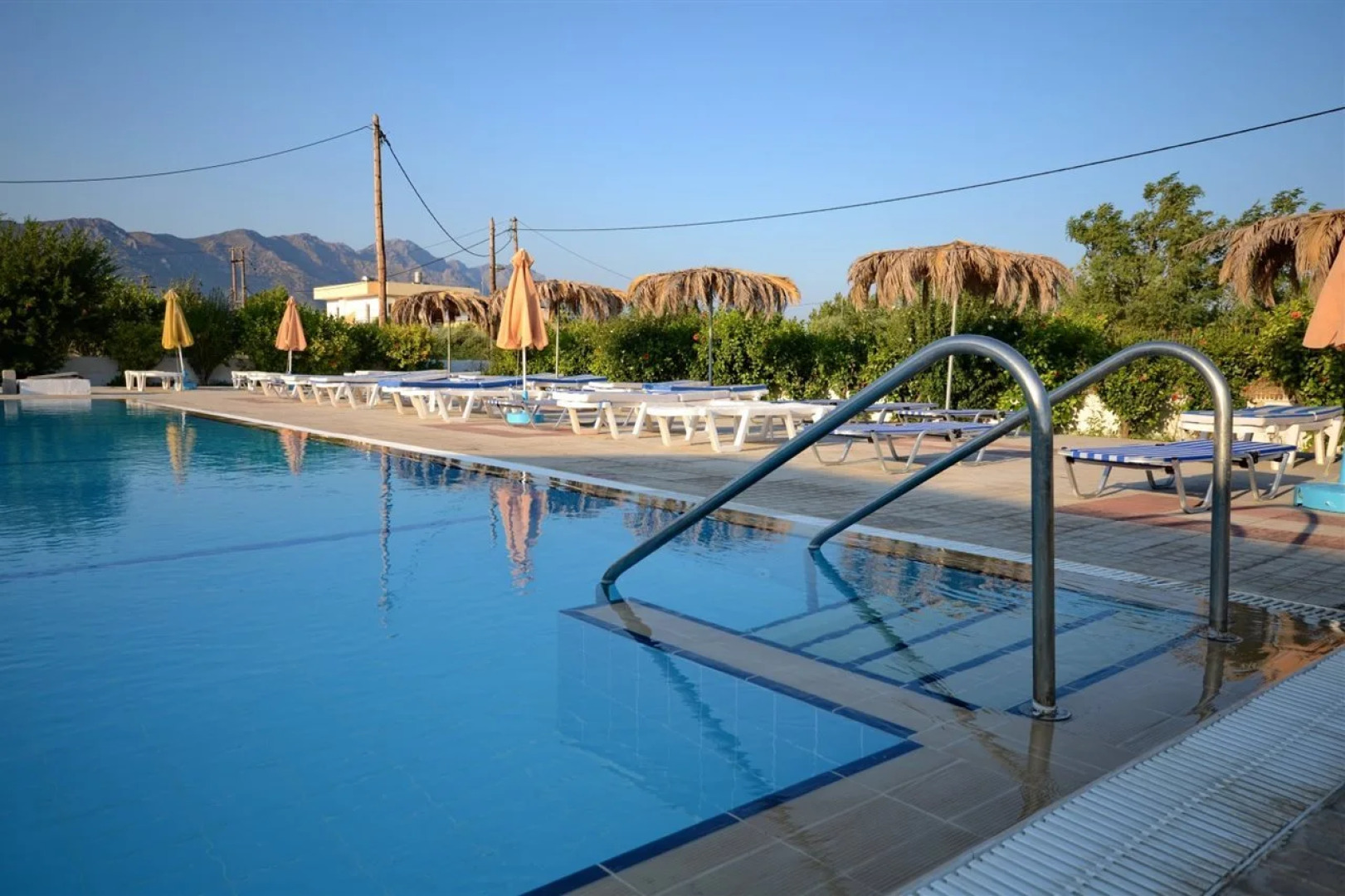 Nikos 2 Studios & Apartments