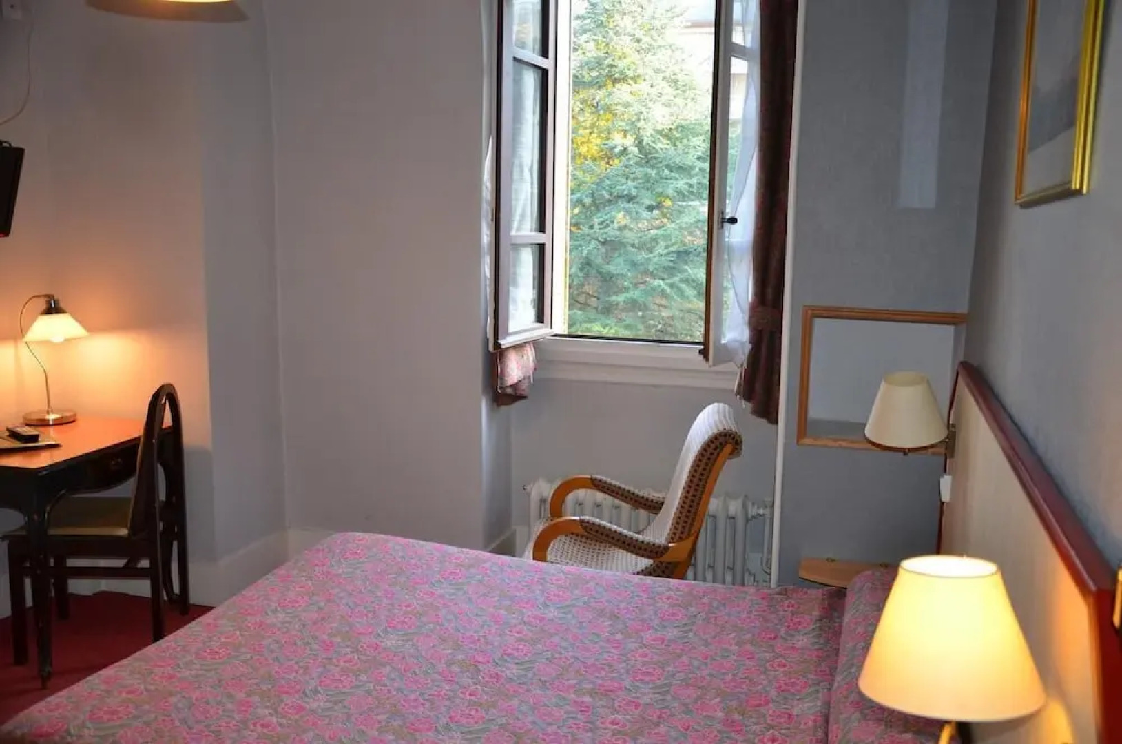 Logis Palais Des Fleurs Restaurant Les Capucines