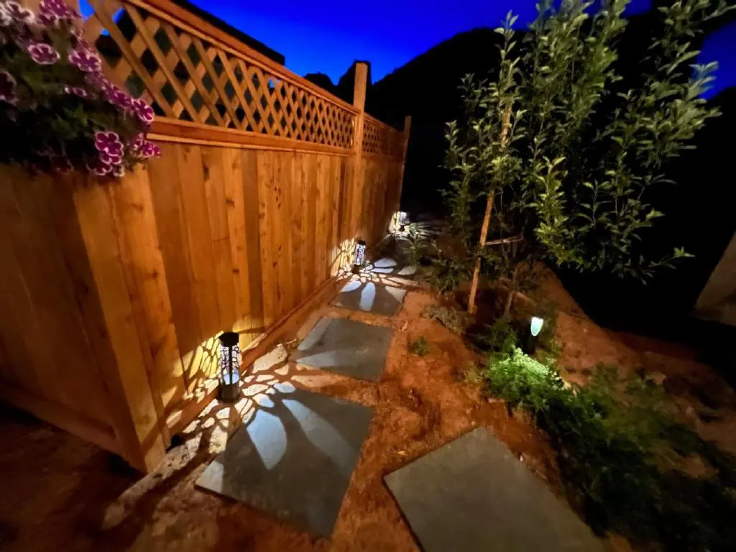 Cozy Orchard Garden Tiny House w Hottub AC Firepit