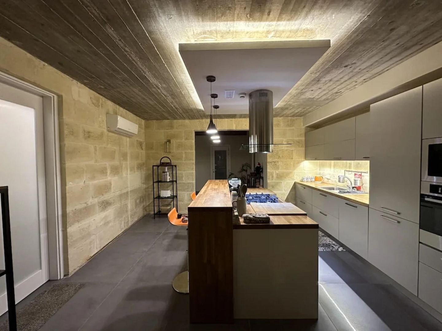 Heritage Living Apartment With Spectacular Views