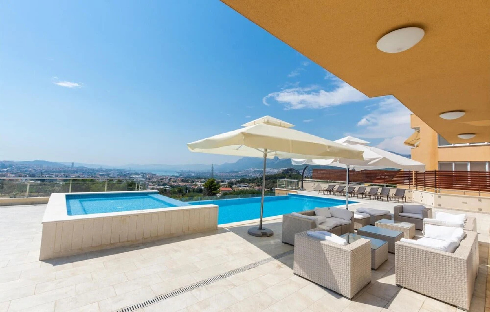 Amazing Home in Mravince With Sauna, Wifi and 9 Bedrooms