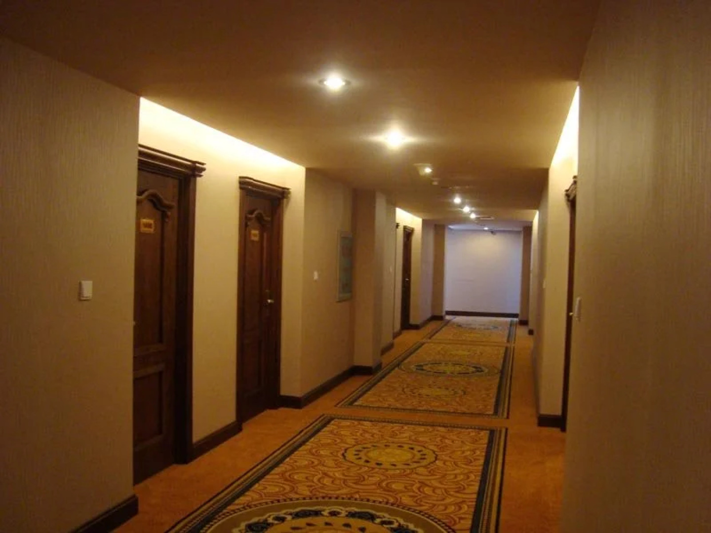 Nenjiang Hotel