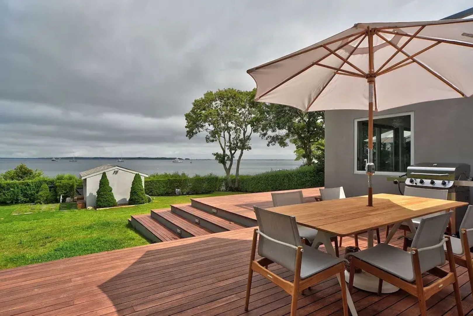 Sunset Villa by Rove Beachfront w Deck Pool